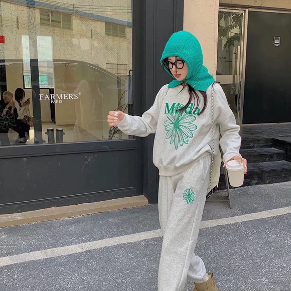 Mardi Daisy Embroidery Grey Sweatpants - Picture 1 of 11